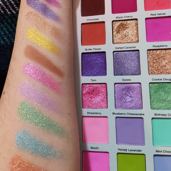 Glamlite "Ice Cream Dream" eyeshadow palette - Picture 7 of 9
